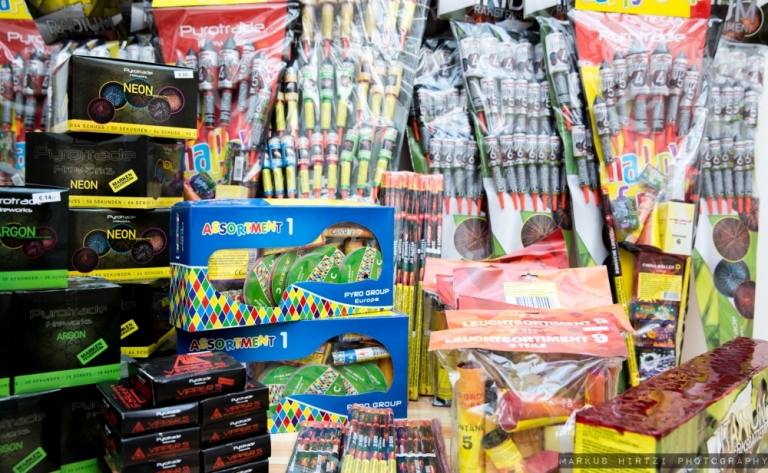 http://www.hirtzi-feuerwerke.at/data/image/thumpnail/image.php?image=164/hirtzi_feuerwerke_produkte2_article_3251_1.jpg&width=768
